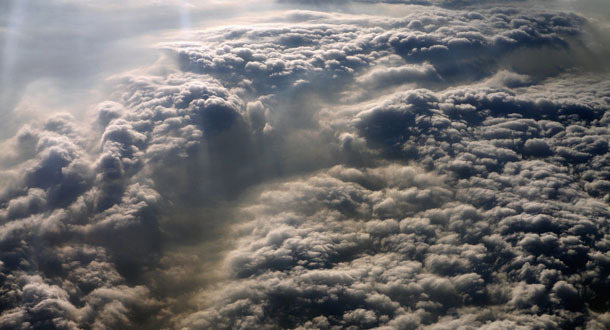 新华网陕西频道图片 : 北京到广州航班上拍摄南