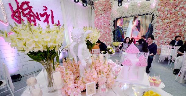 新华网陕西频道图片 :  成龙私生女被虐待  吴绮莉