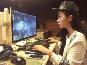 西安90后游戏女玩家直播LOL月均收入达2万