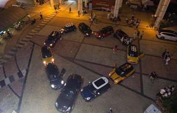 新华网陕西频道图片 : <em>90后CEO求婚</em>大一新生