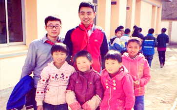  男子喝矿泉水中毒 身亡 酒店:未经允许擅自拿取