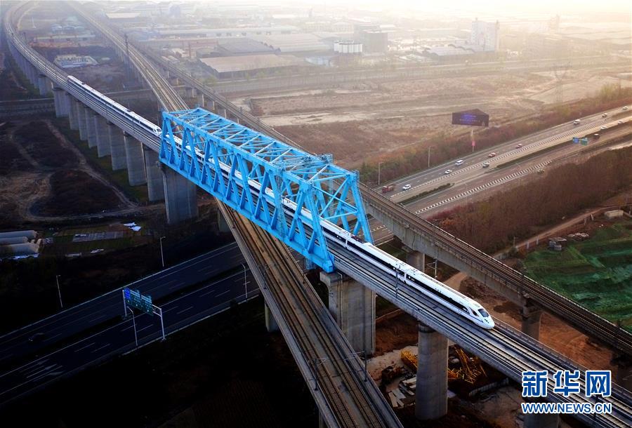 西成高铁开辟西部发展新格局——写在西安至成都高铁通车之际