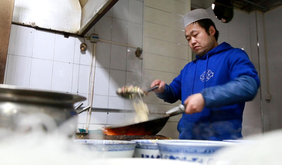 牛羊肉泡饃是陜西特色美食 廣受歡迎