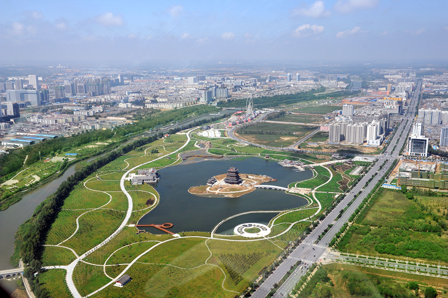 通往榆林老城區與新城的道路和環境整潔的河溪河公園