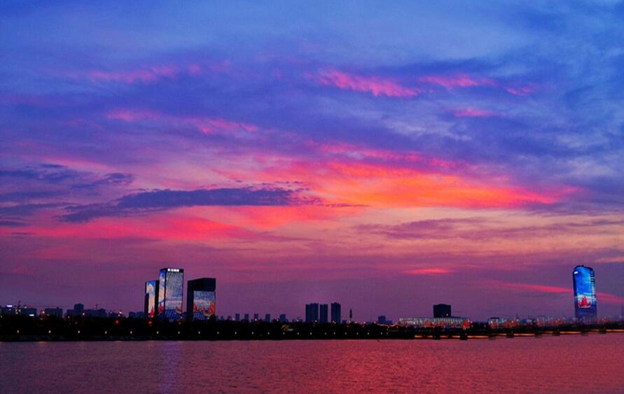 西安浐灞夜景璀璨迷人