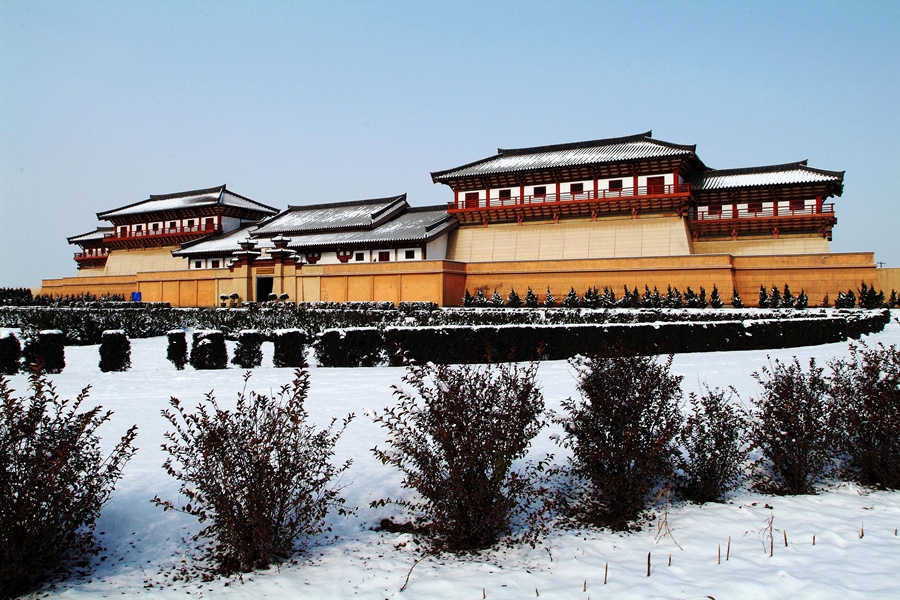 汉阳陵南阙门遗址保护展示厅雪景图