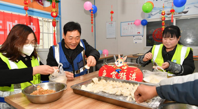 陕西西安：建筑工地迎新年