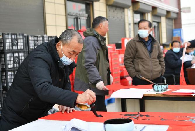 （新春走基层）神东村里的幸福年