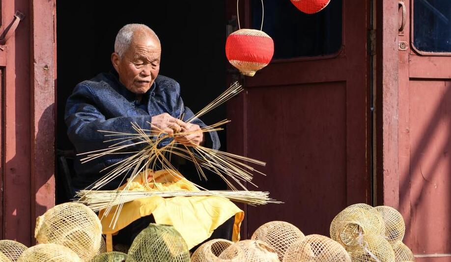 白鹿原上的编灯人