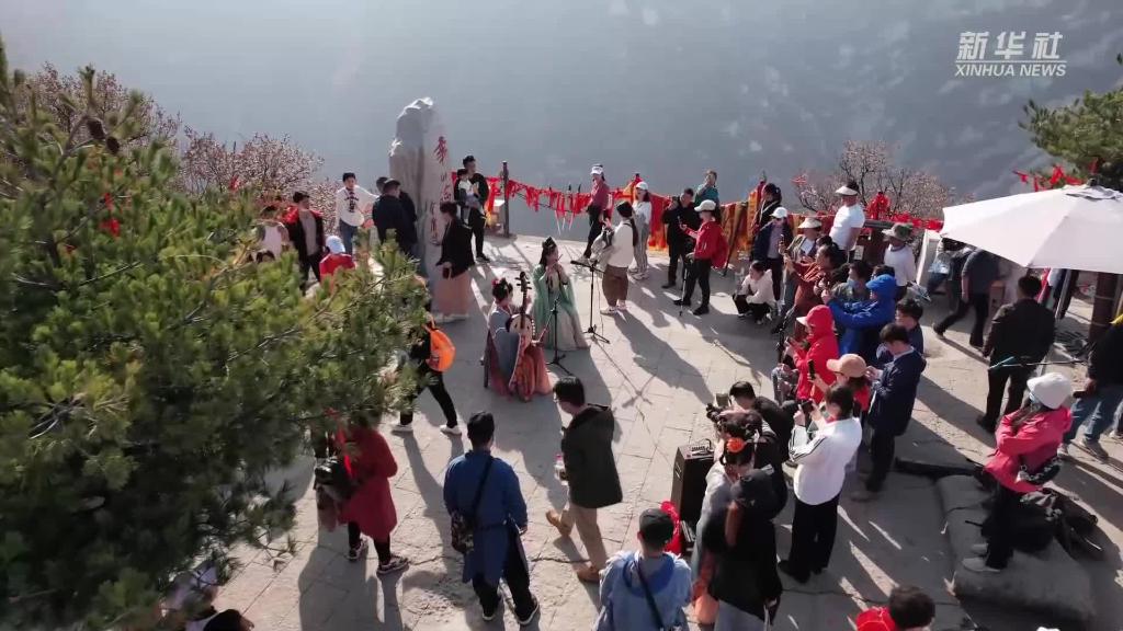 华山景区：特色“侠”文化让游客乐享美好春光