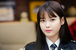 韩国女歌手穿警察制服
