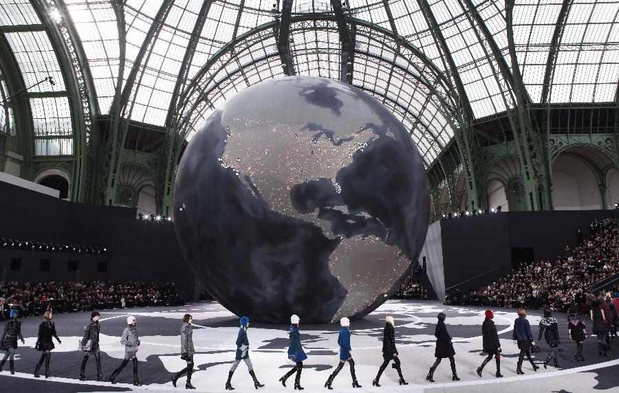 新华网陕西频道 : 新闻: 龚琳娜童年视频 10岁夺